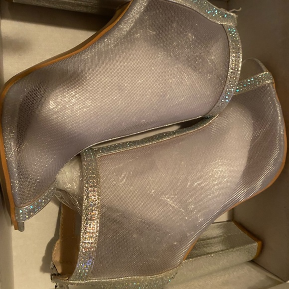 Heels - Picture 1 of 6